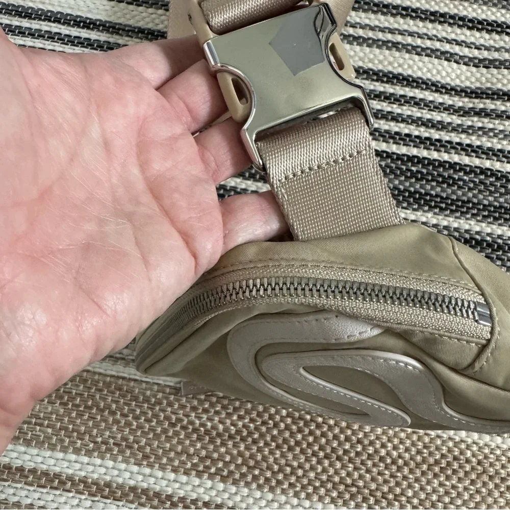 Lululemon‎ Everywhere Belt Bag Fanny Pack Logo Tan